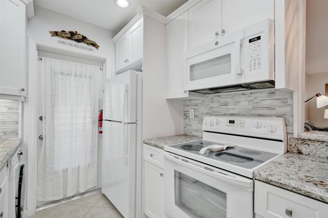 935 SE 9th Avenue 16, Pompano Beach, FL 33060