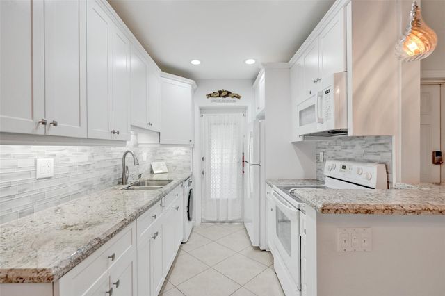 935 SE 9th Avenue 16, Pompano Beach, FL 33060