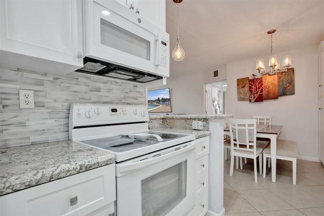 935 SE 9th Avenue 16, Pompano Beach, FL 33060
