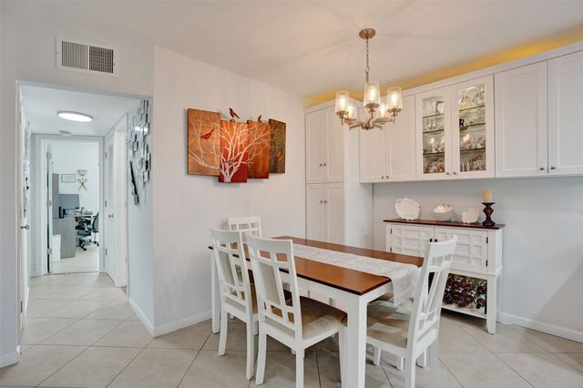 935 SE 9th Avenue 16, Pompano Beach, FL 33060