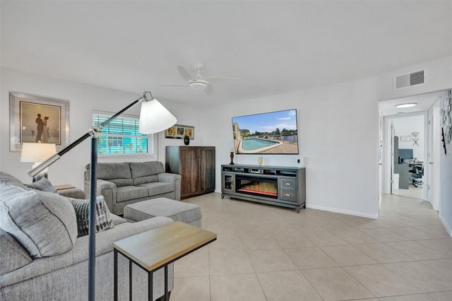 935 SE 9th Avenue 16, Pompano Beach, FL 33060