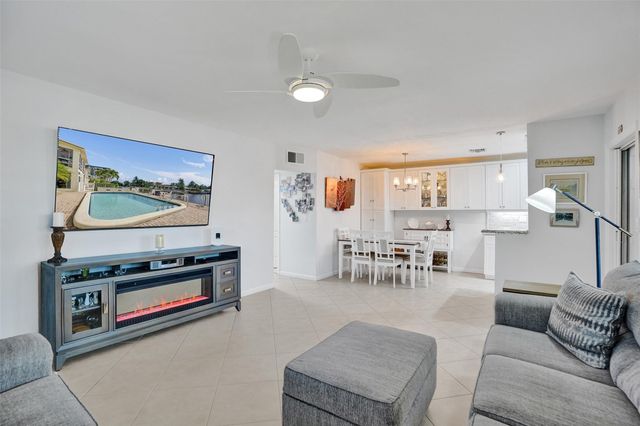 935 SE 9th Avenue 16, Pompano Beach, FL 33060
