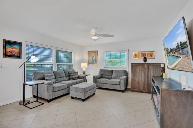 935 SE 9th Avenue 16, Pompano Beach, FL 33060