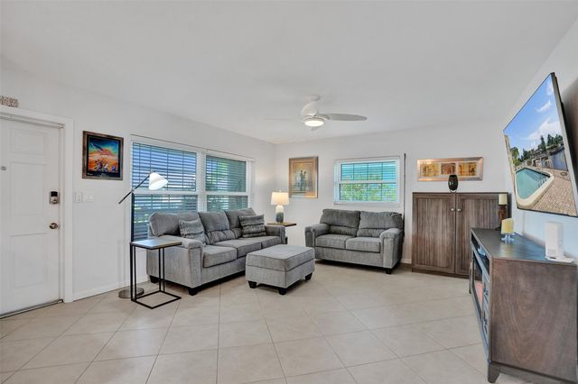 935 SE 9th Avenue 16, Pompano Beach, FL 33060