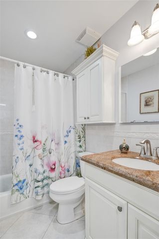 935 SE 9th Avenue 16, Pompano Beach, FL 33060