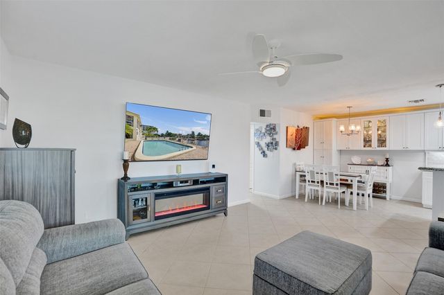 935 SE 9th Avenue 16, Pompano Beach, FL 33060