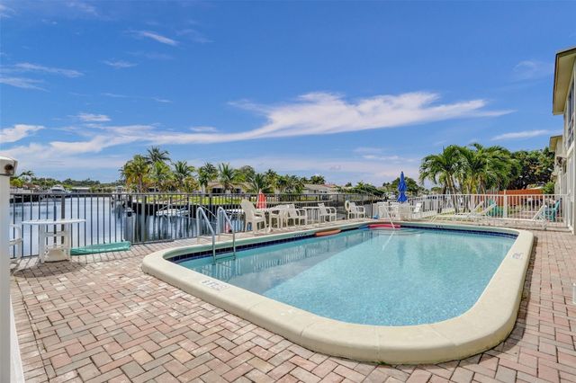 935 SE 9th Avenue 16, Pompano Beach, FL 33060