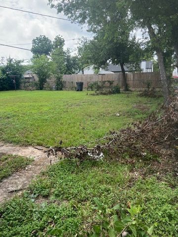 2602 Falls Drive, Dallas, TX 75211