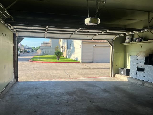 736 Country Place Drive E, Houston, TX 77079