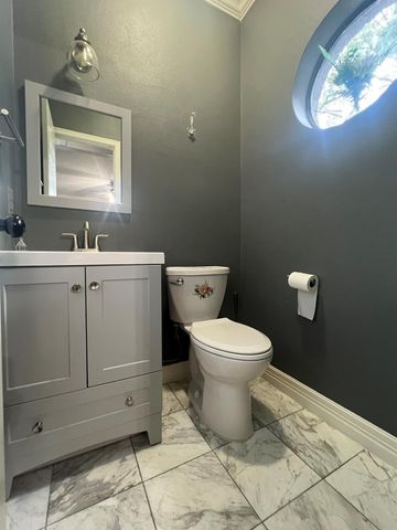 736 Country Place Drive E, Houston, TX 77079