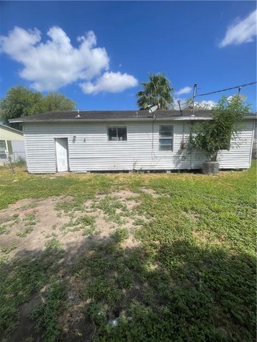 118 E Fairview Dr, Kingsville, TX 78363