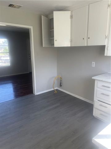 118 E Fairview Dr, Kingsville, TX 78363