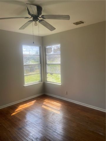 118 E Fairview Dr, Kingsville, TX 78363