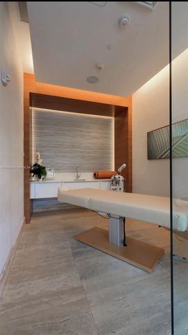 16385 Biscayne Blvd 3018-3017, North Miami Beach, FL 33160