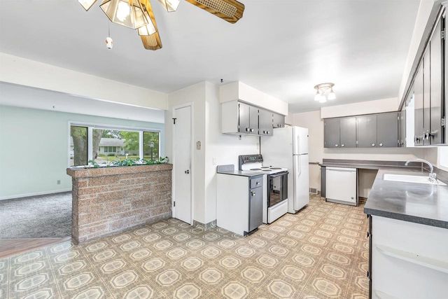 3235 N MORRISON STREET, Appleton, WI 54911
