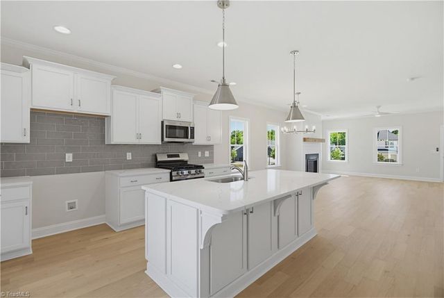 1641 Cross Village Avenue, Kernersville, NC 27284