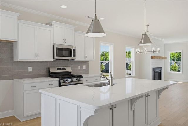 1641 Cross Village Avenue, Kernersville, NC 27284