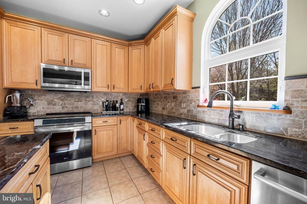 Image 18 of property listing at 6815 CHERRY TREE CT, New Market, MD 21774