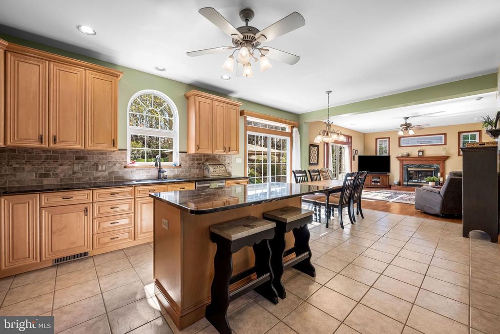 Image 19 of property listing at 6815 CHERRY TREE CT, New Market, MD 21774