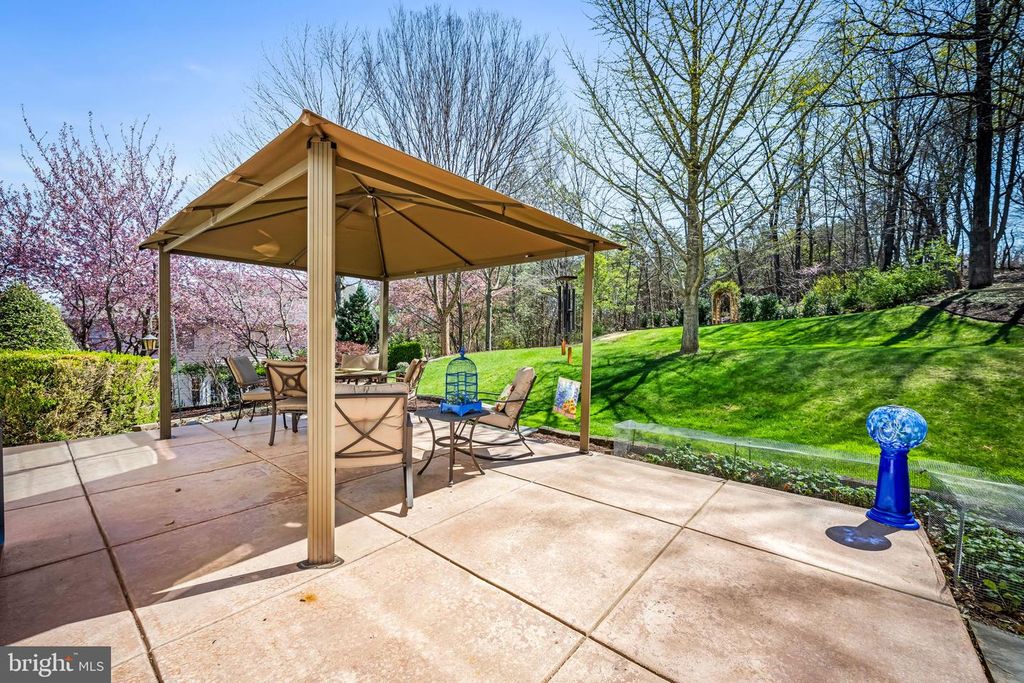 Image 4 of property listing at 6815 CHERRY TREE CT, New Market, MD 21774