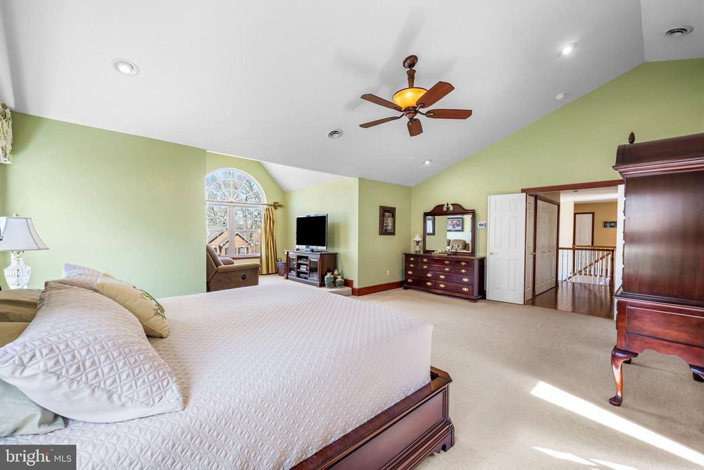 Image 44 of property listing at 6815 CHERRY TREE CT, New Market, MD 21774