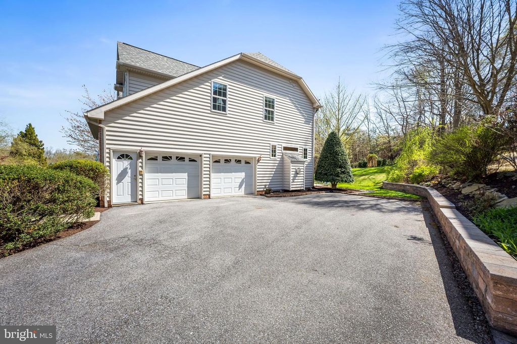 Image 69 of property listing at 6815 CHERRY TREE CT, New Market, MD 21774