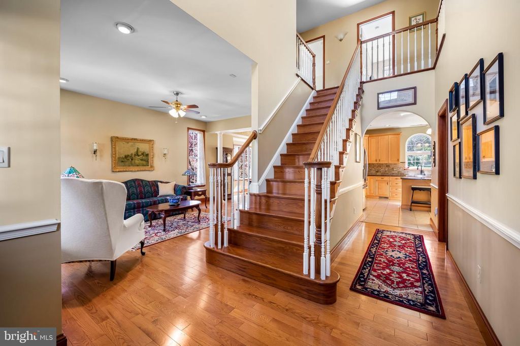 Image 7 of property listing at 6815 CHERRY TREE CT, New Market, MD 21774