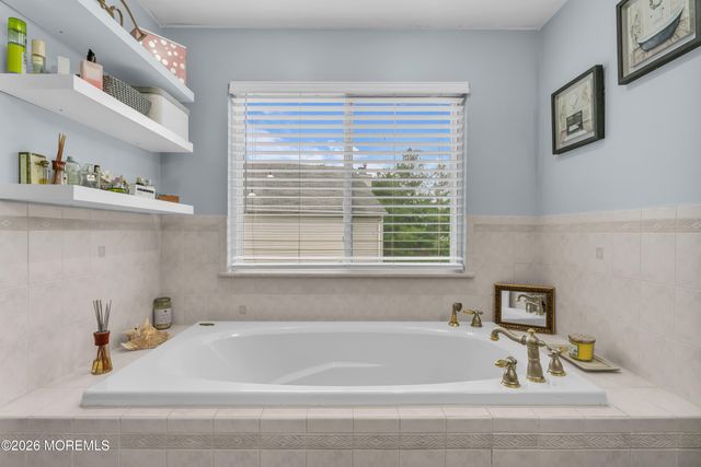 26 Carrington Court, Old Bridge, NJ 08857