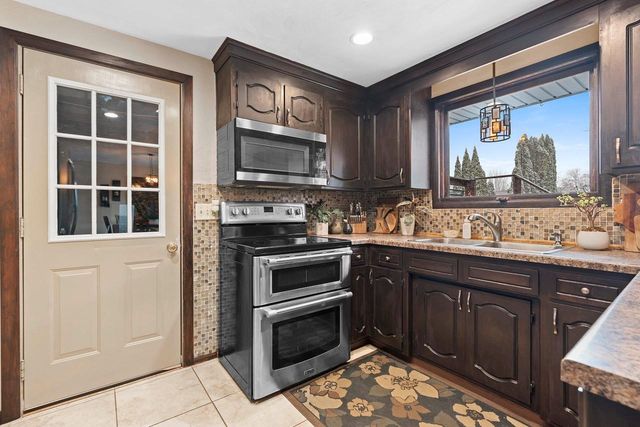 2578 VICKI LANE, Green Bay, WI 54311