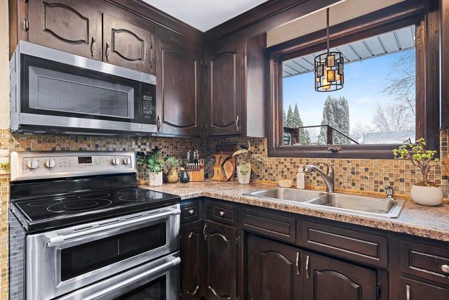 2578 VICKI LANE, Green Bay, WI 54311