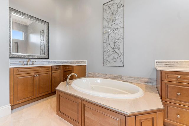 113 SE Via Verona, Port St Lucie, FL 34984