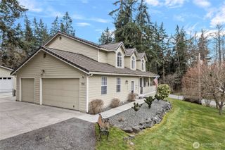 724 Greenoch Loop, Oak Harbor, WA 98277