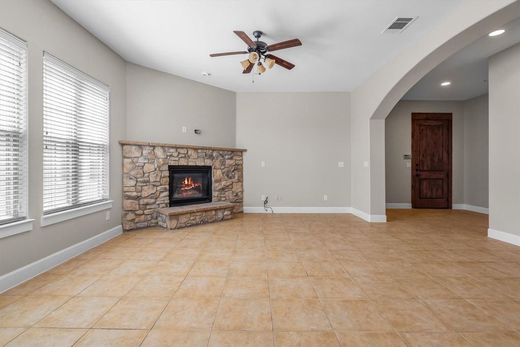 555 Via Amalfi 312, Irving, TX 75039 — photo 2