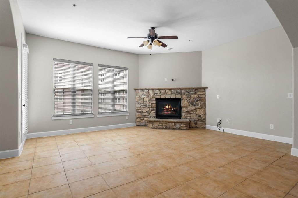 555 Via Amalfi 312, Irving, TX 75039 — photo 4