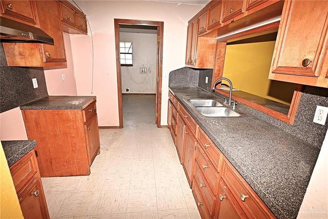 322 E Adams Avenue, Alton, TX 78573