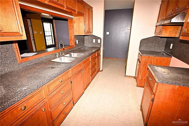 322 E Adams Avenue, Alton, TX 78573
