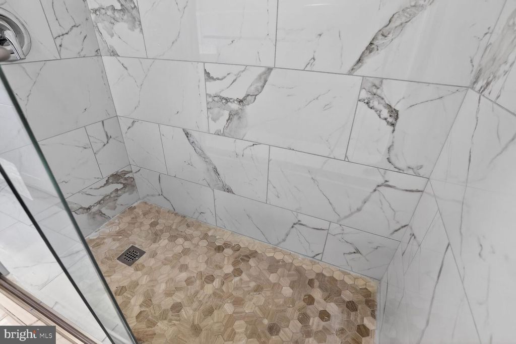 Image 13 of property listing at 2583 W FAYETTE ST, Baltimore, MD 21223