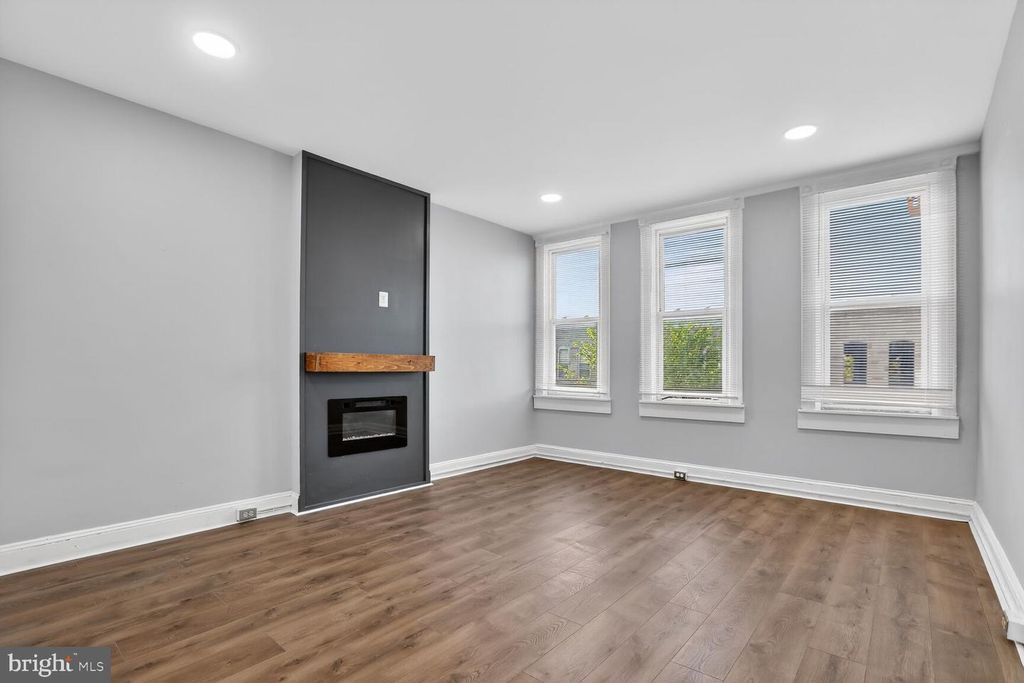 Image 16 of property listing at 2583 W FAYETTE ST, Baltimore, MD 21223