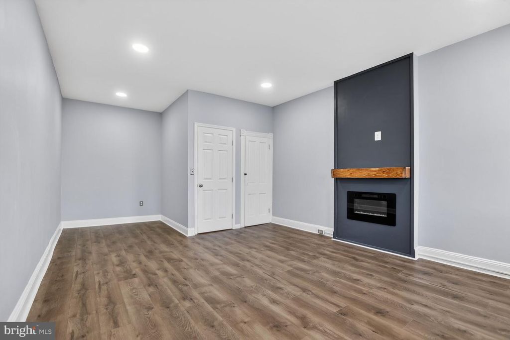 Image 17 of property listing at 2583 W FAYETTE ST, Baltimore, MD 21223