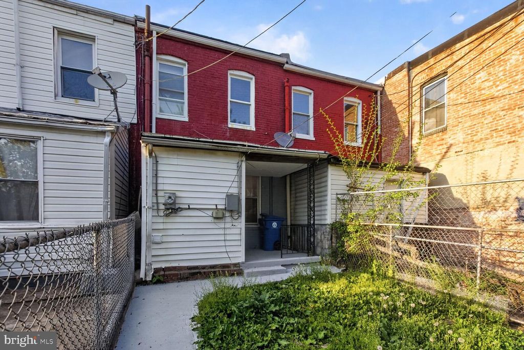 Image 19 of property listing at 2583 W FAYETTE ST, Baltimore, MD 21223
