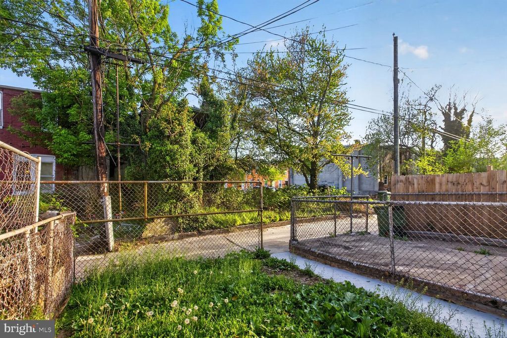 Image 20 of property listing at 2583 W FAYETTE ST, Baltimore, MD 21223