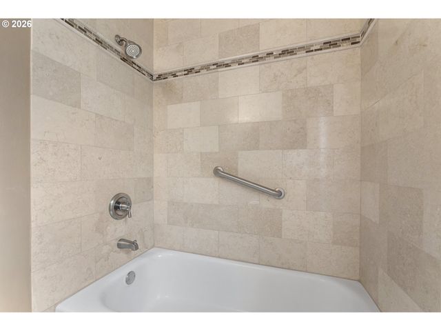 13865 Sw MARTINGALE Ct, Beaverton, OR 97008