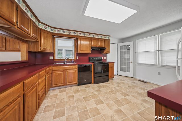 28 Vittorio Street, Watertown, CT 06779