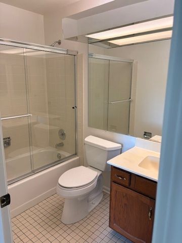 784 Margate Lane B, Prospect Heights, IL 60070