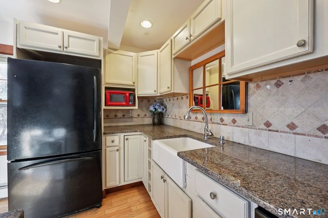 24 Railroad Avenue, Madison, CT 06443