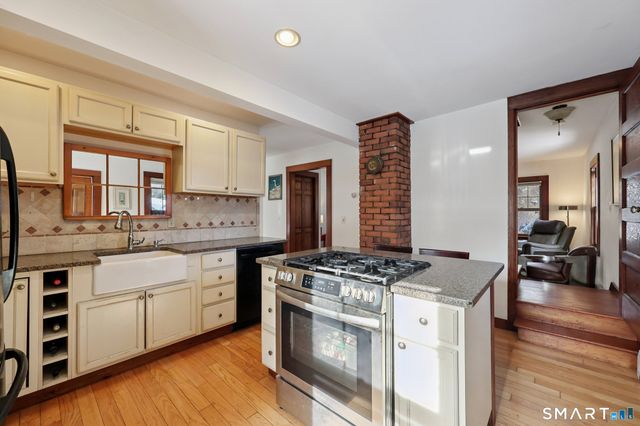 24 Railroad Avenue, Madison, CT 06443