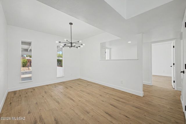 31 W Valle Place, Tucson, AZ 85737