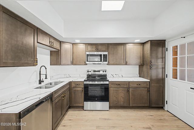 31 W Valle Place, Tucson, AZ 85737