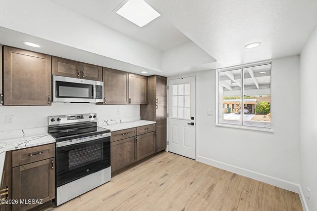31 W Valle Place, Tucson, AZ 85737