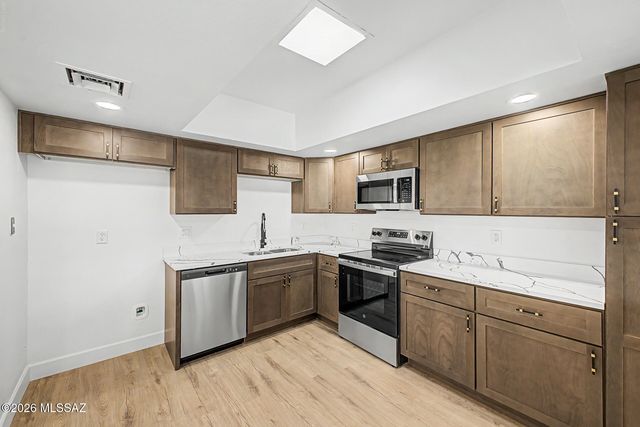 31 W Valle Place, Tucson, AZ 85737
